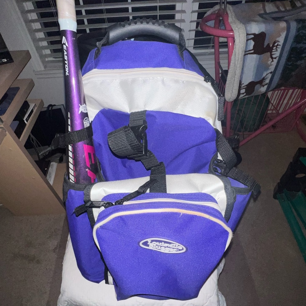 Louisville slugger softball bag never been used